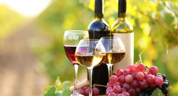 Вино повышает или понижает давление